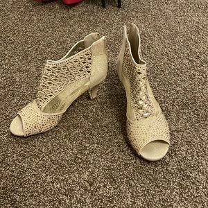 Gold Pierre Dumas kitten heels, size 10